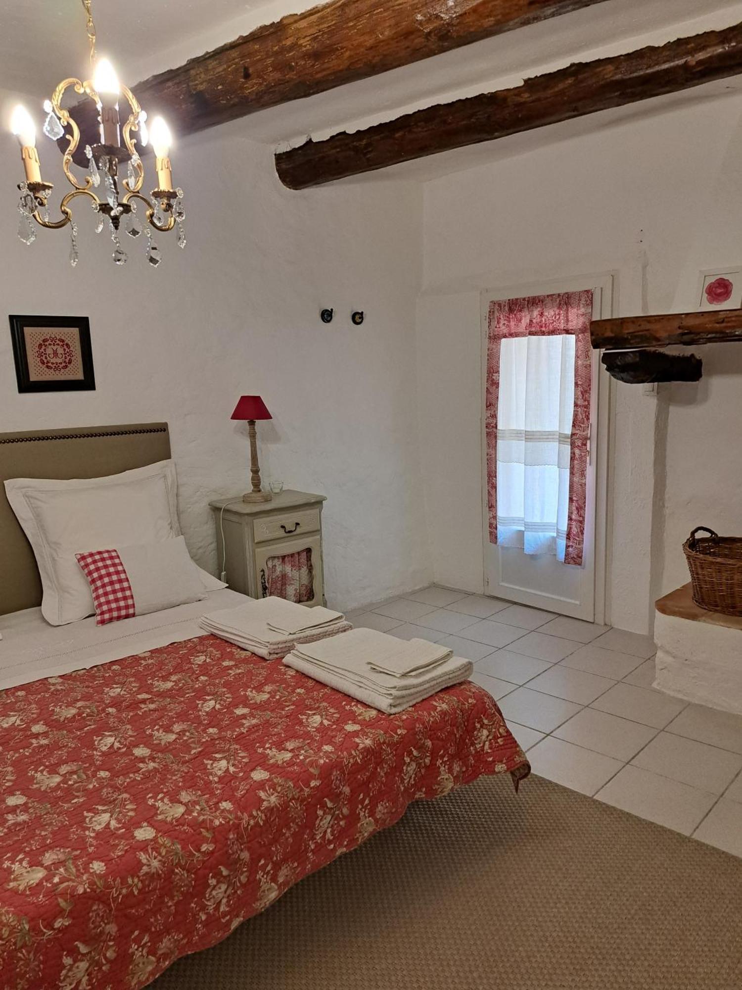 Bed and Breakfast La Maison De Gisele Saint-Victor-des-Oules Exterior foto