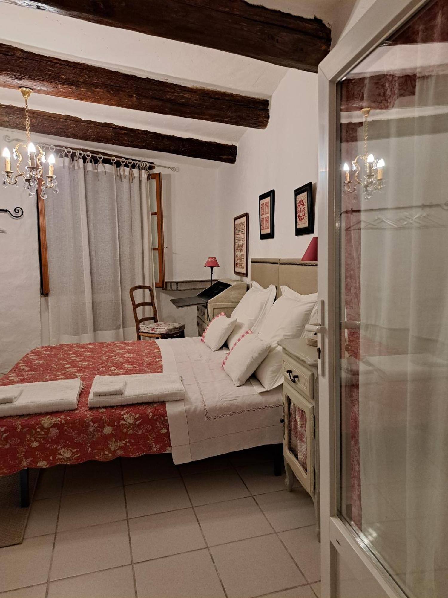 Bed and Breakfast La Maison De Gisele Saint-Victor-des-Oules Exterior foto