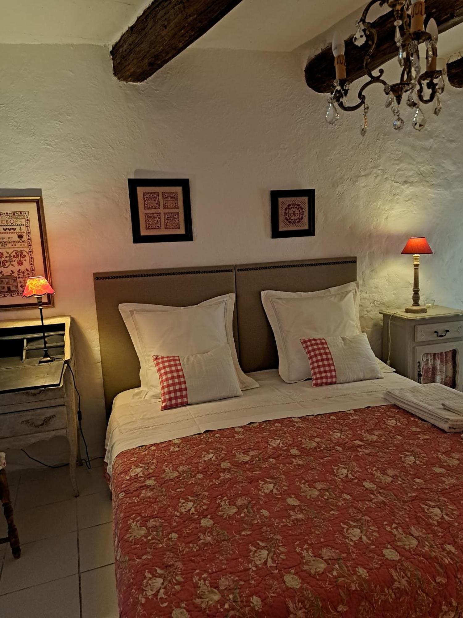 Bed and Breakfast La Maison De Gisele Saint-Victor-des-Oules Exterior foto