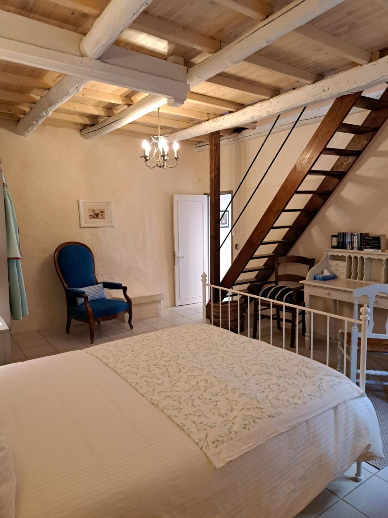 Bed and Breakfast La Maison De Gisele Saint-Victor-des-Oules Exterior foto